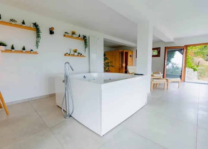 Sophie - Luxury Chalet *